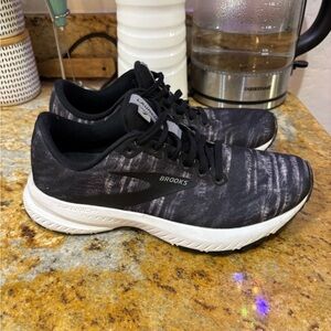 Brooks Launch 7 size 6